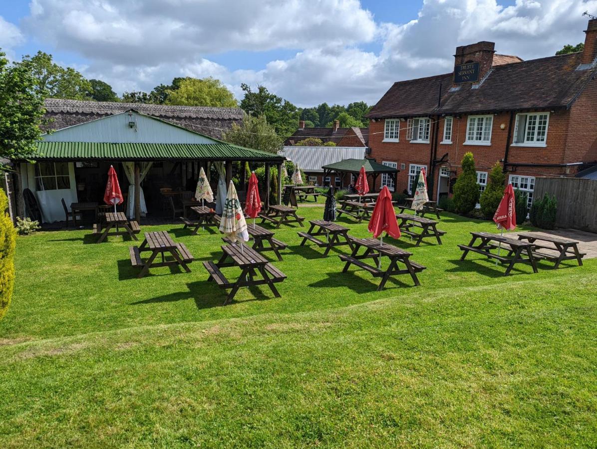 The Trusty Servant Inn Lyndhurst Exteriör bild