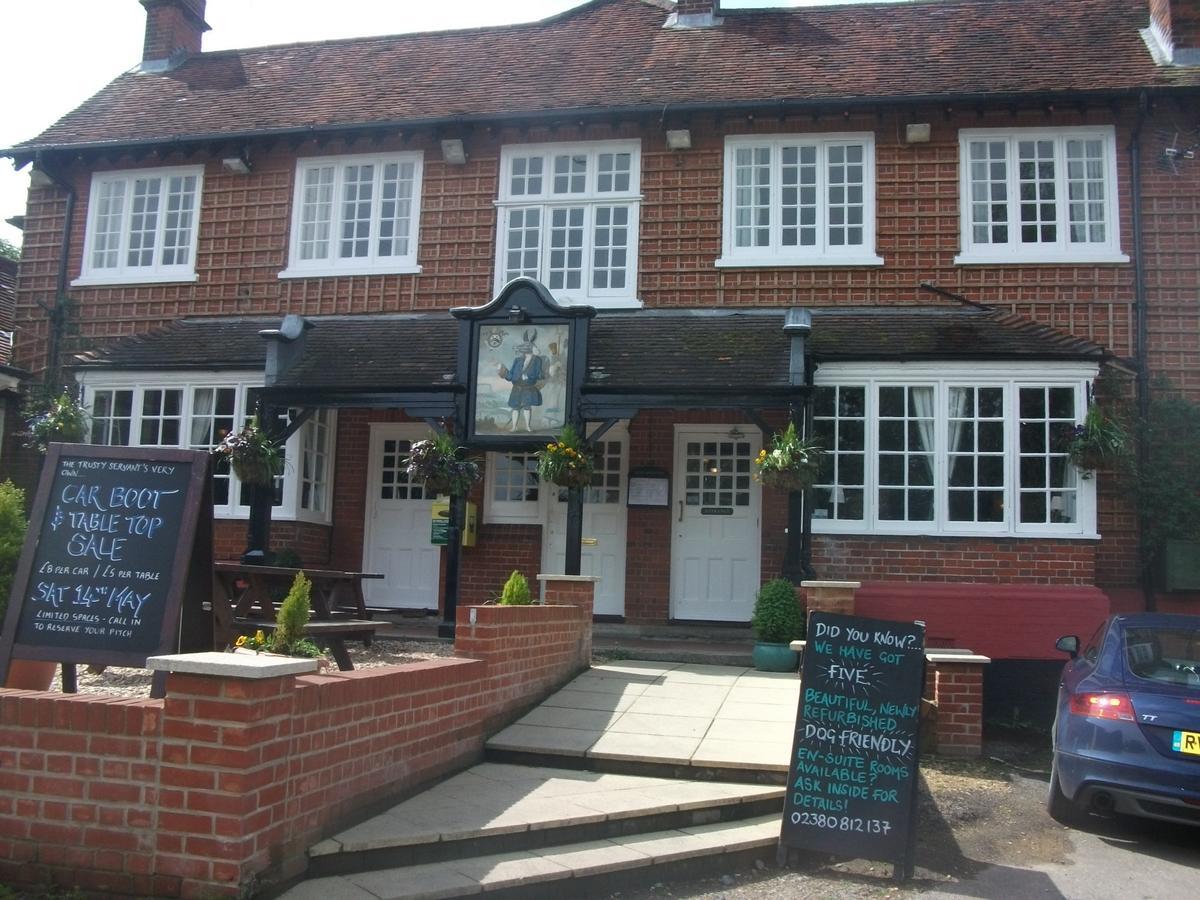 The Trusty Servant Inn Lyndhurst Exteriör bild